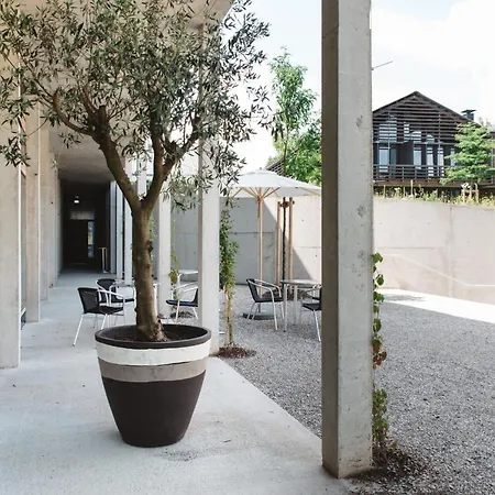 Quartier - Ueber Nacht In Besonderer Architektur 加爾米施-帕滕基興